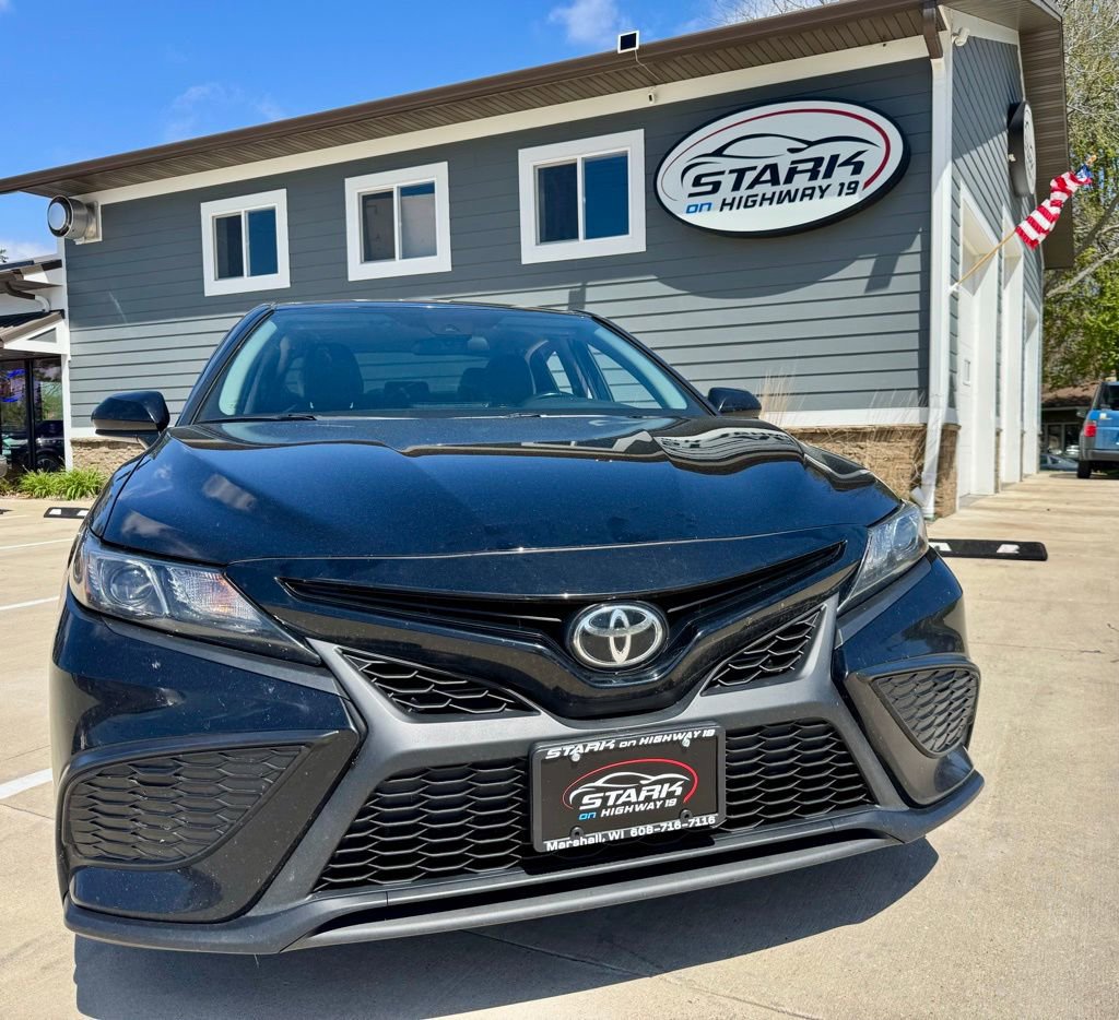 Used 2021 Toyota Camry SE FWD image 2
