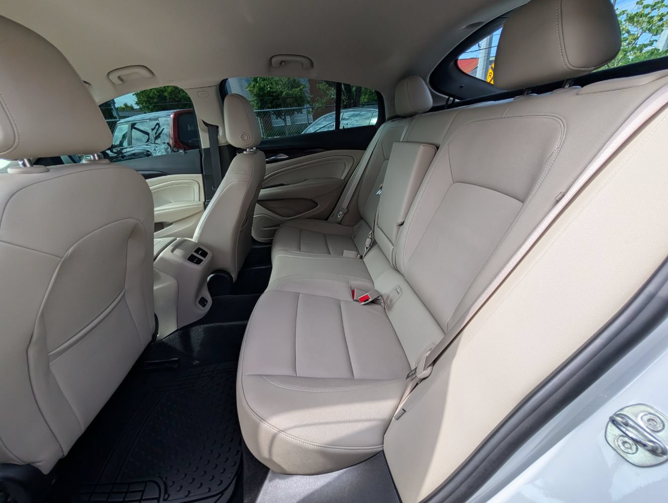 Used 2019 Buick Regal Essence w/ Driver Confidence Package I FWD image 17