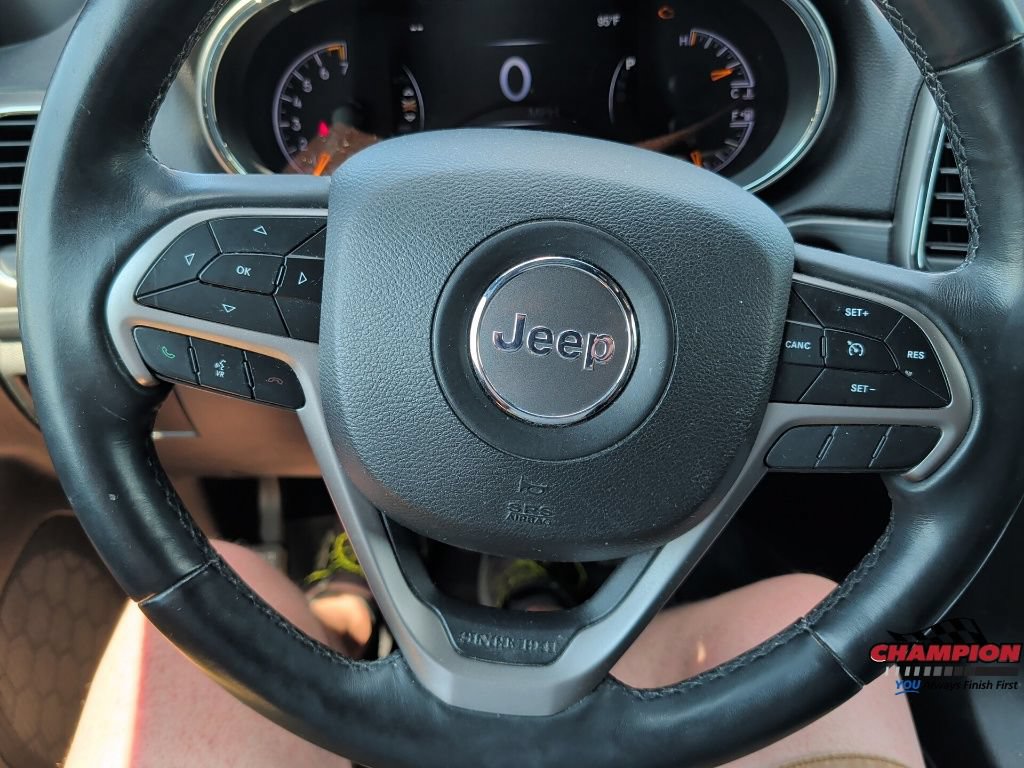 Used 2019 Jeep Grand Cherokee Laredo AWD/4WD image 26