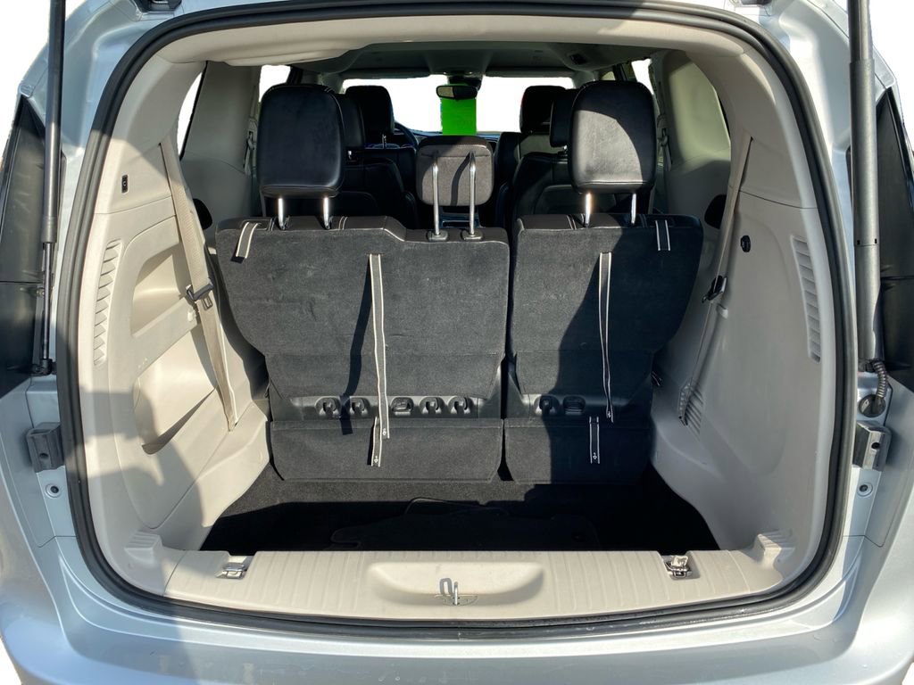 Used 2023 Chrysler Pacifica Touring-L FWD image 19