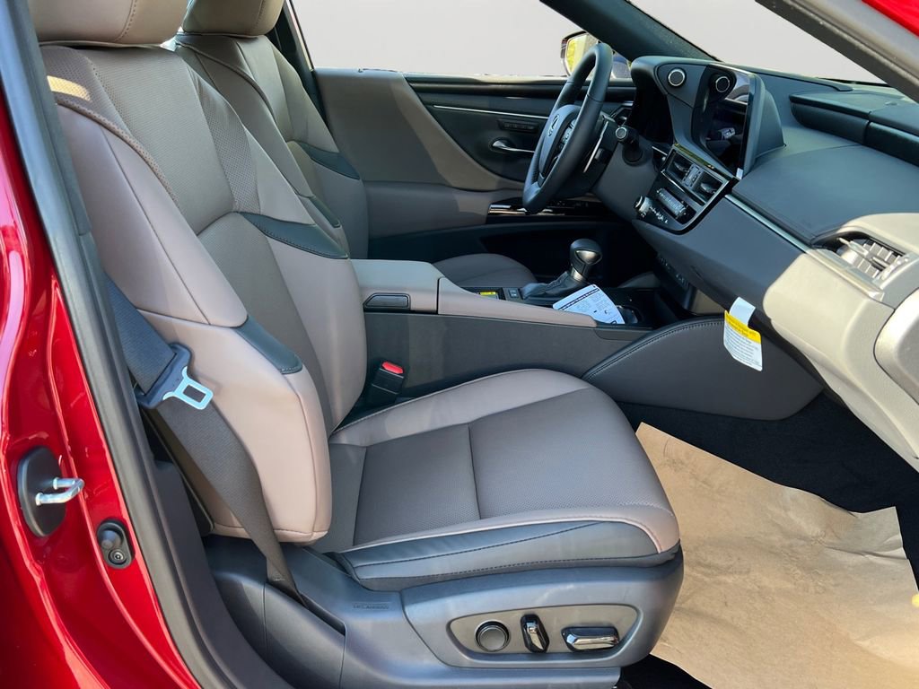 New 2025 Lexus ES 300h w/ Premium Package image 5