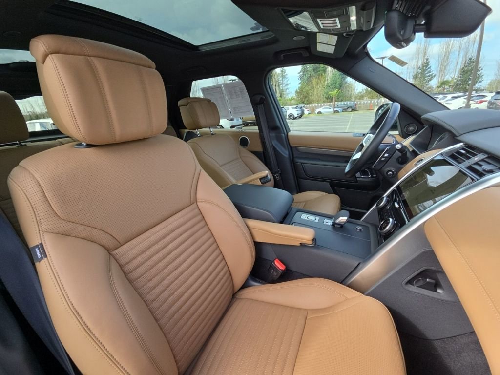 Certified 2023 Land Rover Discovery Metropolitan Edition AWD/4WD image 21