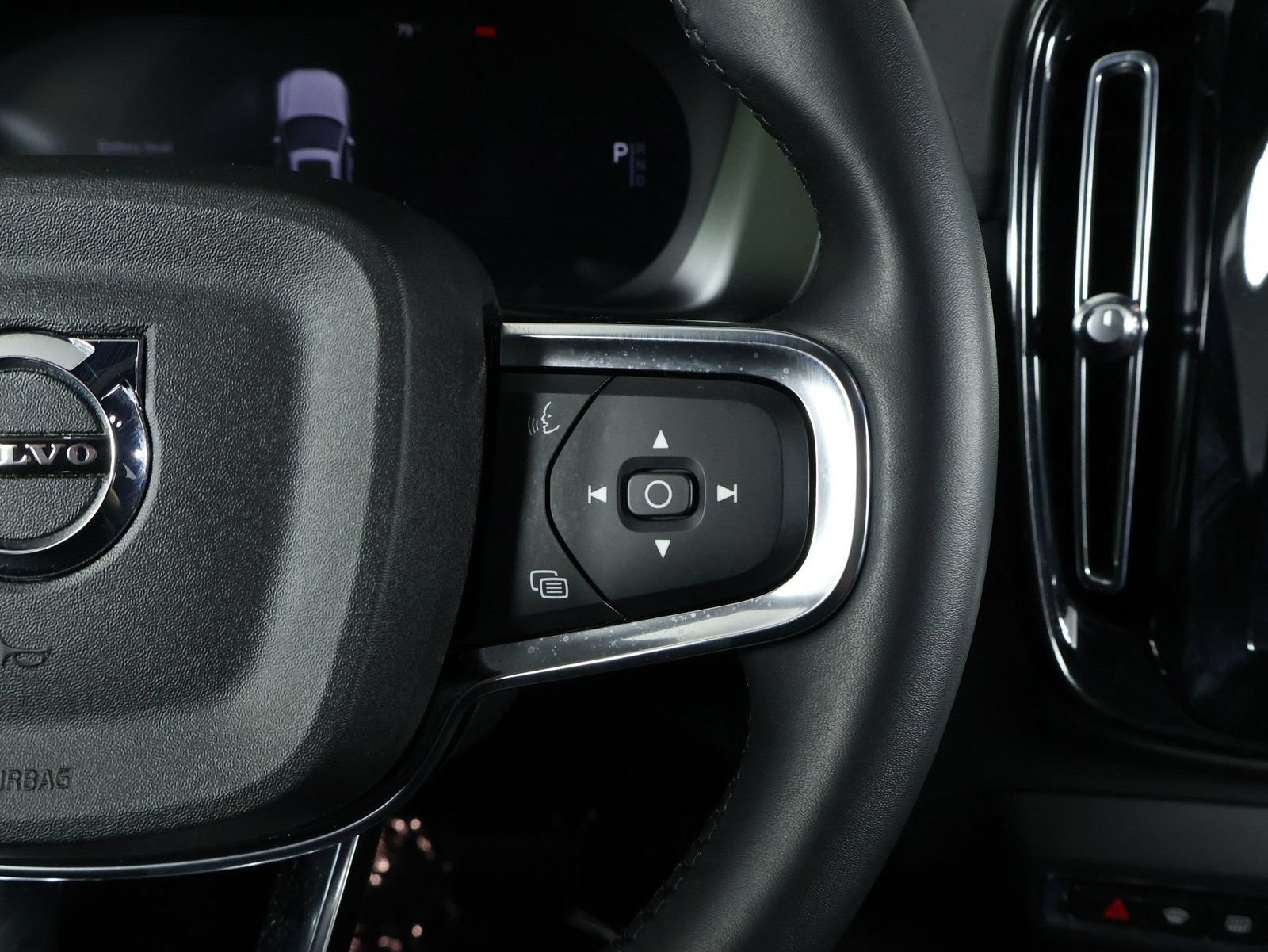 Used 2023 Volvo XC40 Recharge Ultimate AWD/4WD image 11
