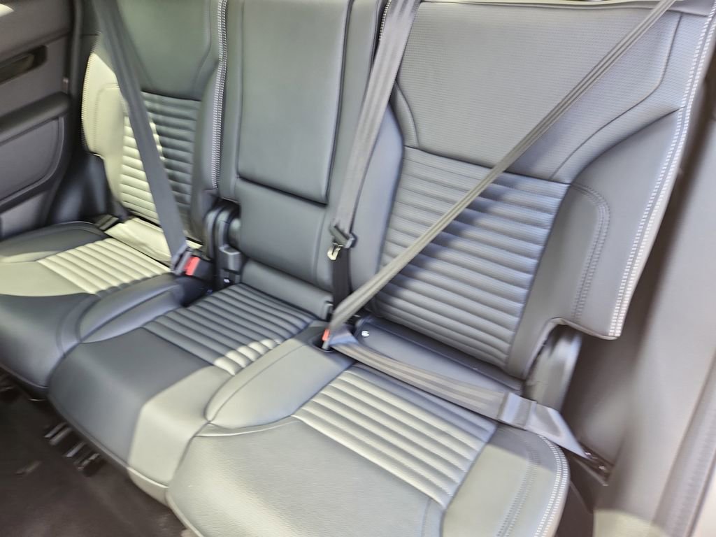 Certified 2025 Land Rover Discovery S AWD/4WD image 25