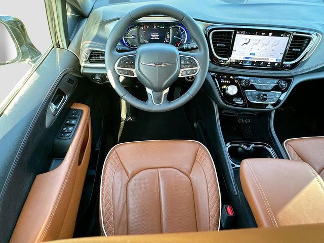 Used 2025 Chrysler Pacifica Pinnacle image 24