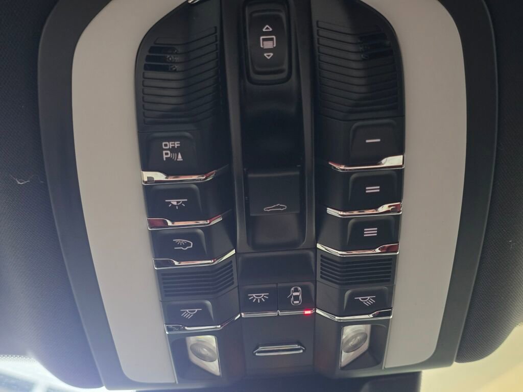 Certified 2024 Porsche Macan image 48