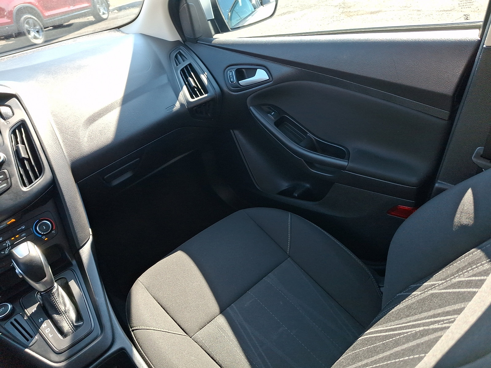 Used 2016 Ford Focus SE FWD image 12