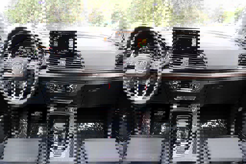 Used 2025 Audi Q5 e Premium Plus w/ Premium Plus Package image 13