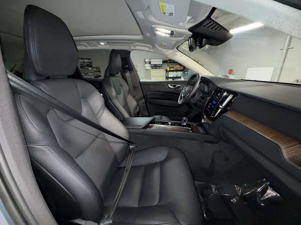 Used 2023 Volvo XC60 B5 Plus w/ Climate Package AWD/4WD image 14