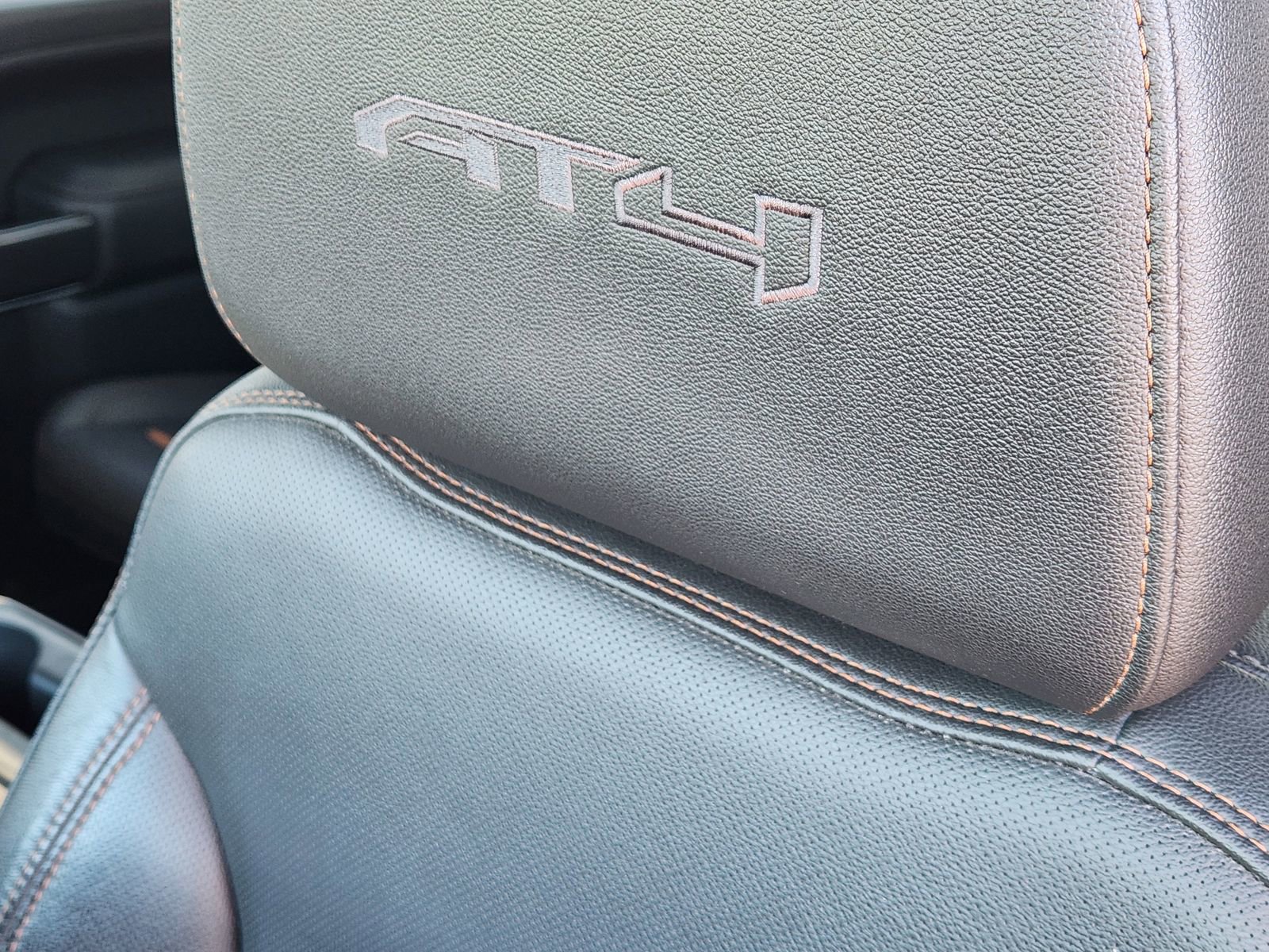 Used 2020 GMC Sierra 2500 AT4 w/ AT4 Premium Package image 18