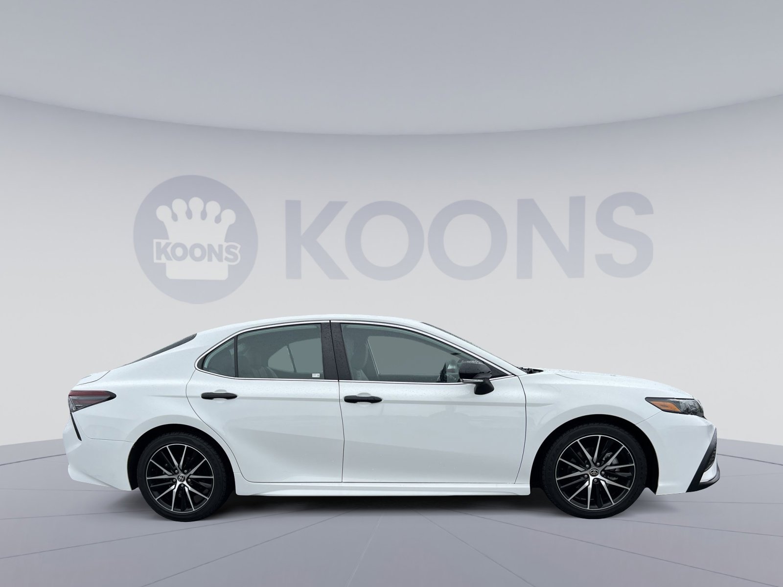 Used 2023 Toyota Camry SE image 8