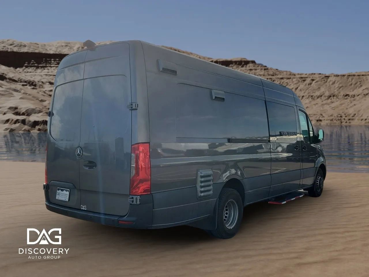 Used 2022 Mercedes-Benz Sprinter 4500 w/ Parking Package image 6