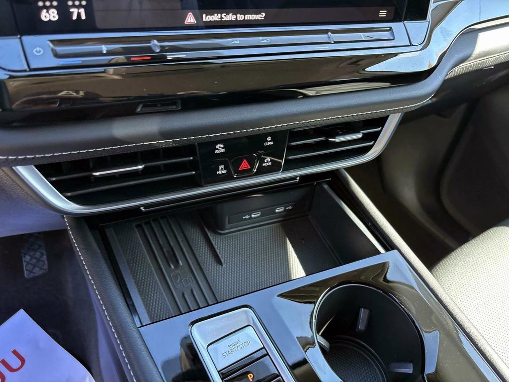 Used 2025 Volkswagen Atlas SE image 23