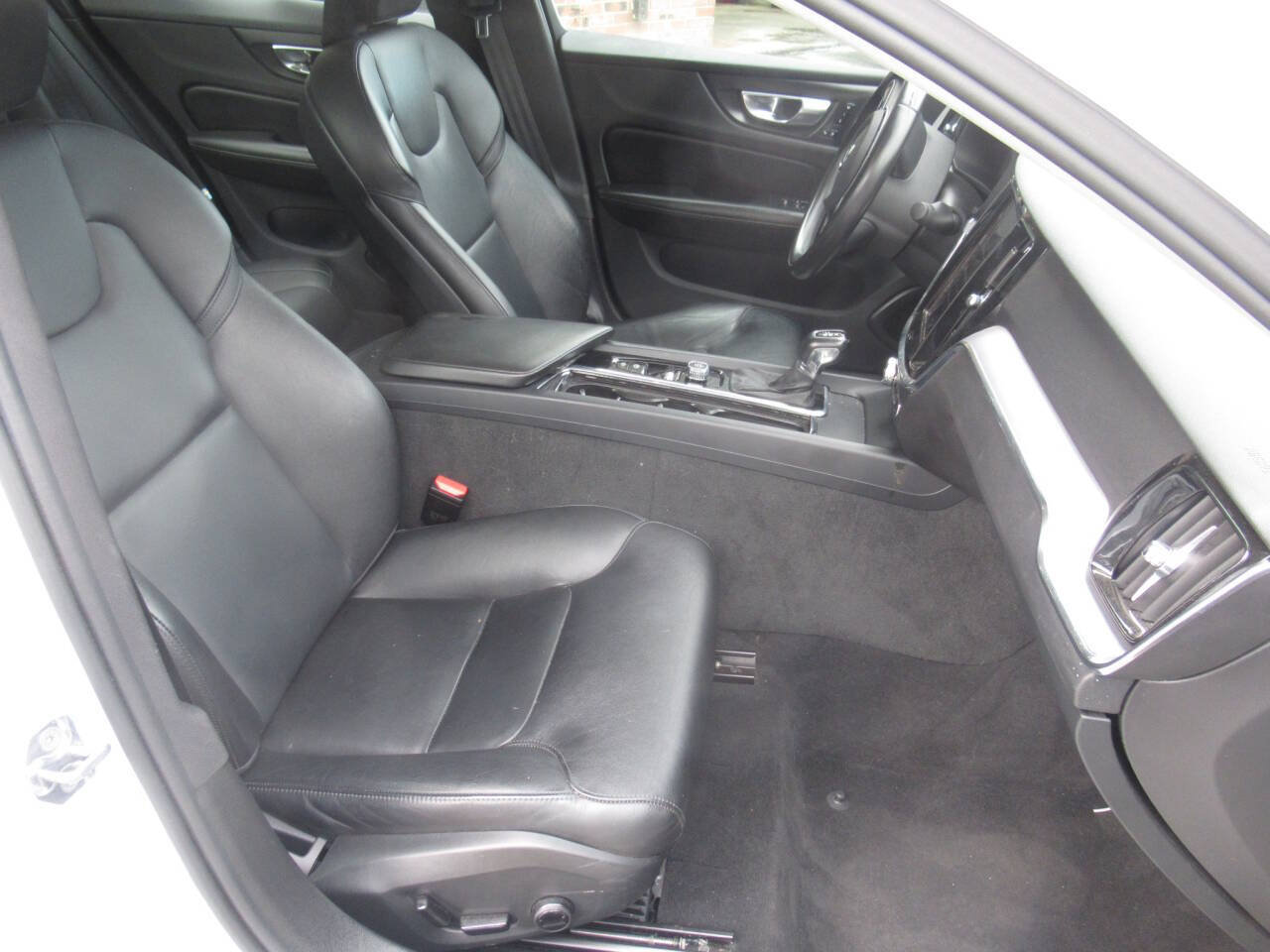 Used 2020 Volvo S60 T6 Momentum w/ Protection Package AWD/4WD image 5