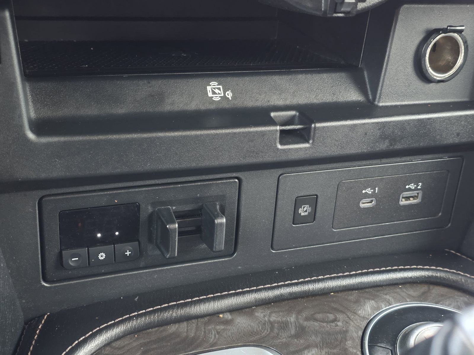 Used 2021 Nissan Armada Platinum w/ Captain's Chairs Package image 25