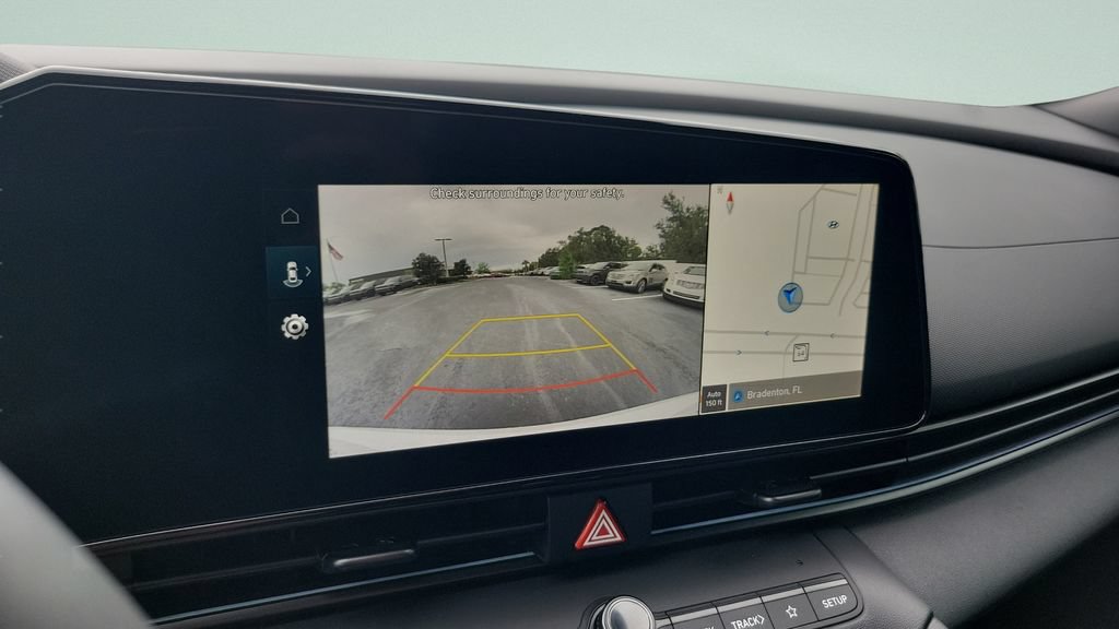 Certified 2025 Hyundai Elantra SEL FWD image 17