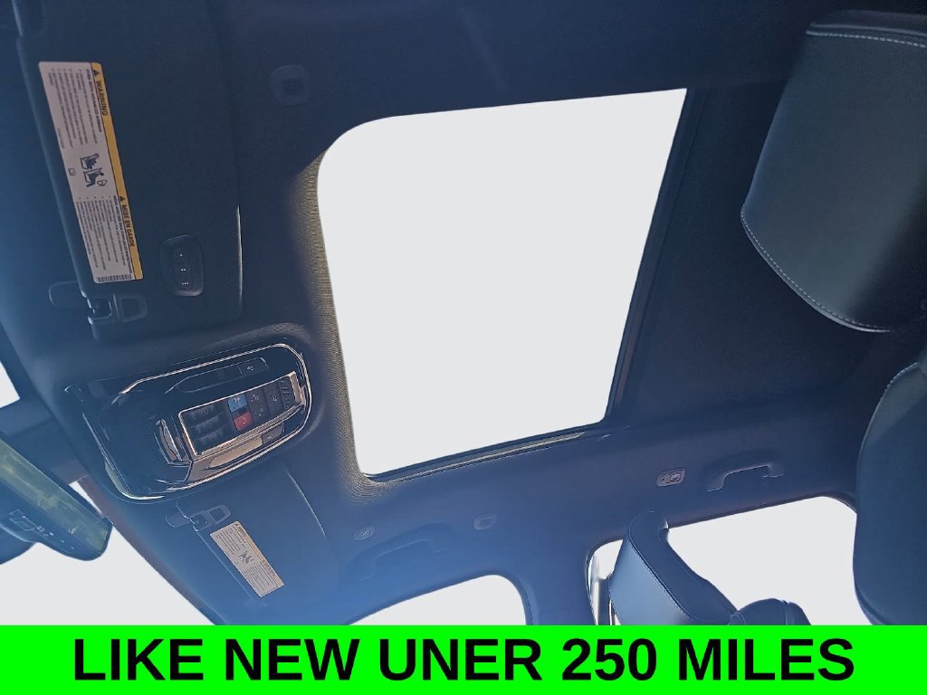 Used 2023 Jeep Grand Cherokee Overland w/ Luxury Tech Group IV AWD/4WD image 31