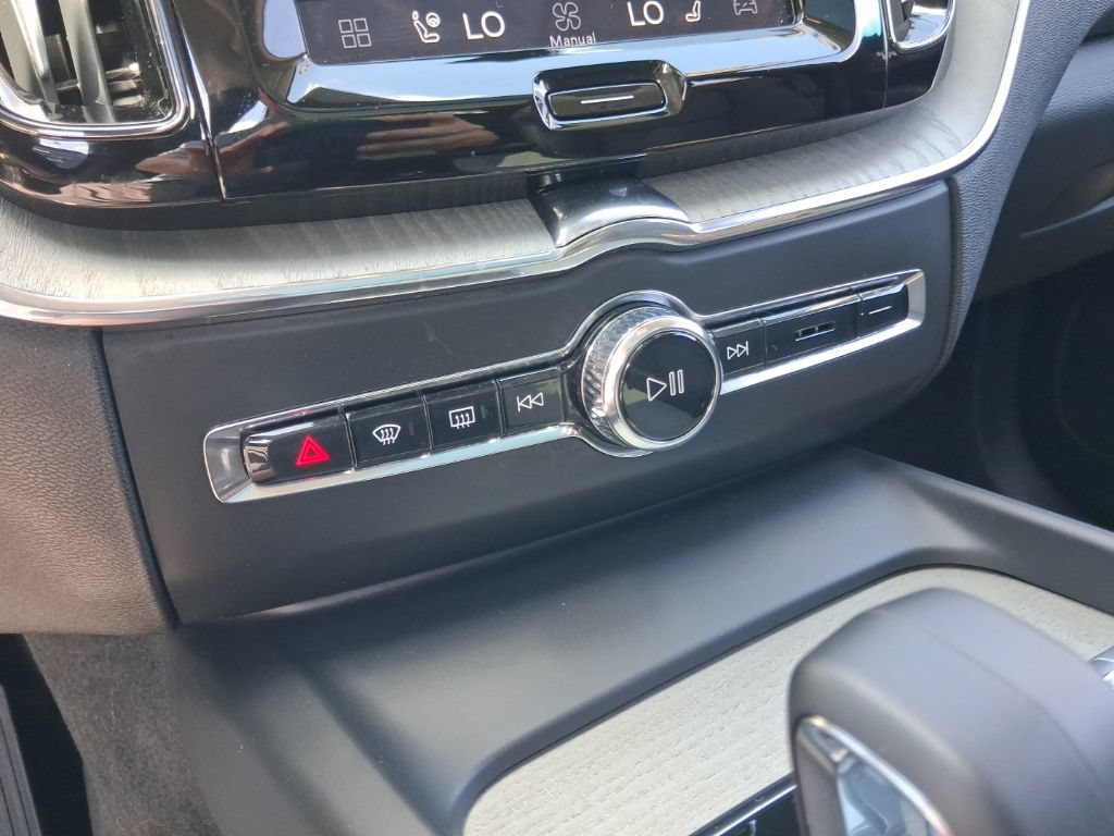 Certified 2025 Volvo XC60 B5 Plus w/ Protection Package Premier AWD/4WD image 22