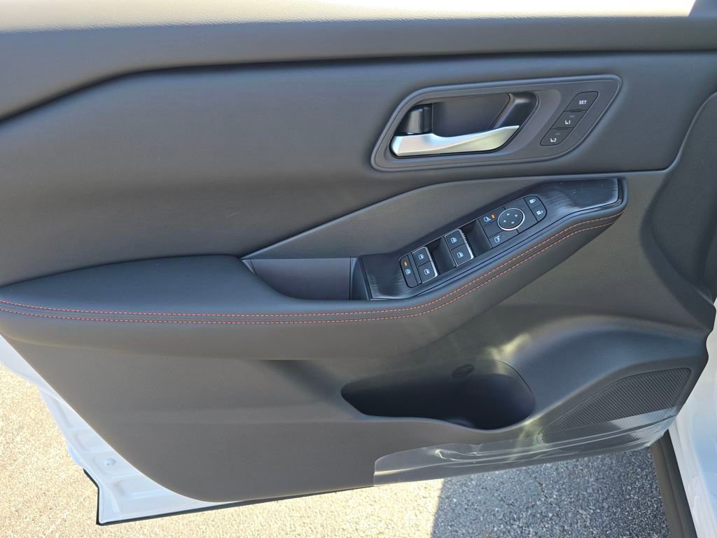 New 2026 Nissan Rogue SV image 27