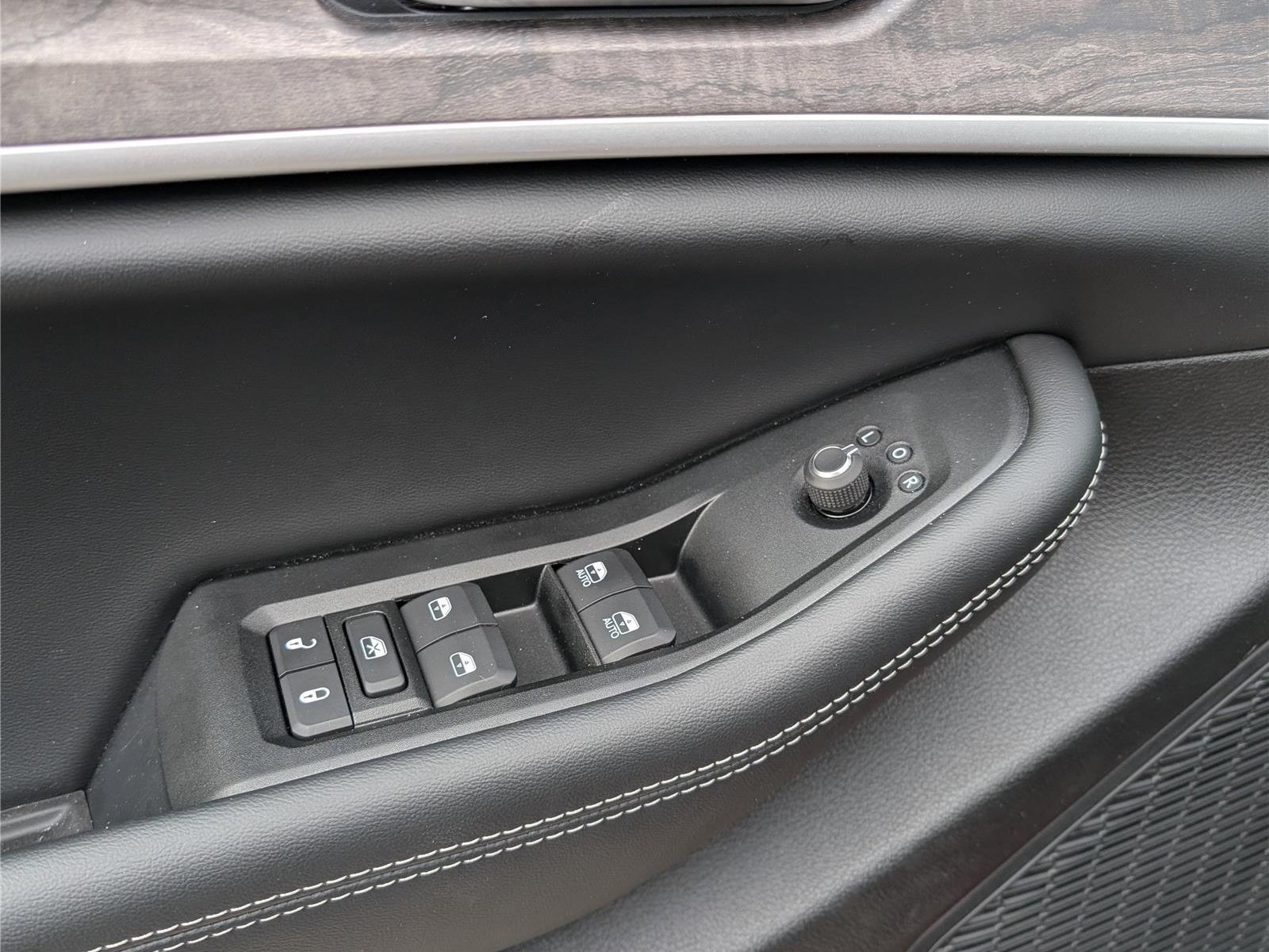 New 2026 Jeep Grand Cherokee Altitude AWD/4WD image 16