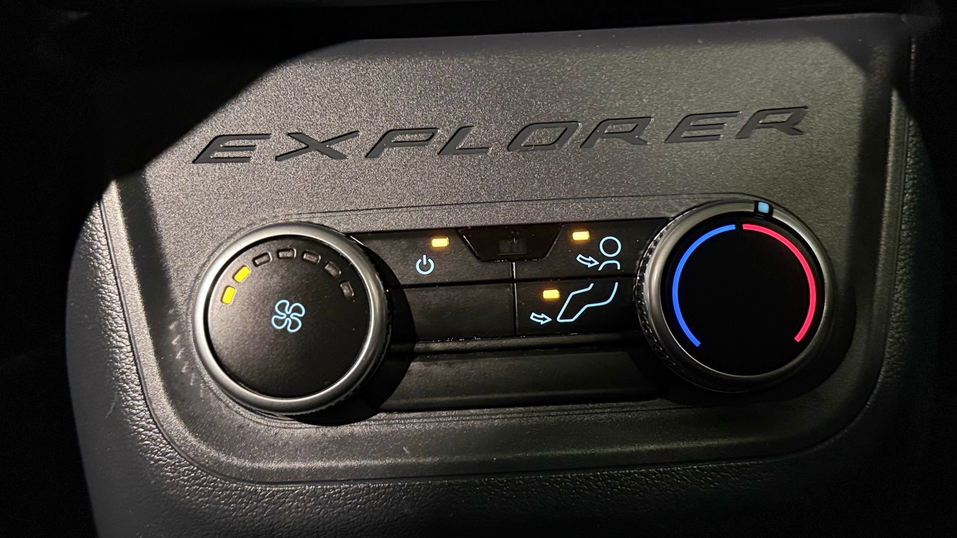 Used 2025 Ford Explorer Active w/ Active Comfort Package AWD/4WD image 99