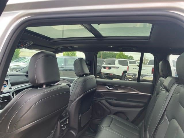 New 2026 Jeep Grand Cherokee Limited w/ Limited Altitude Package AWD/4WD image 26