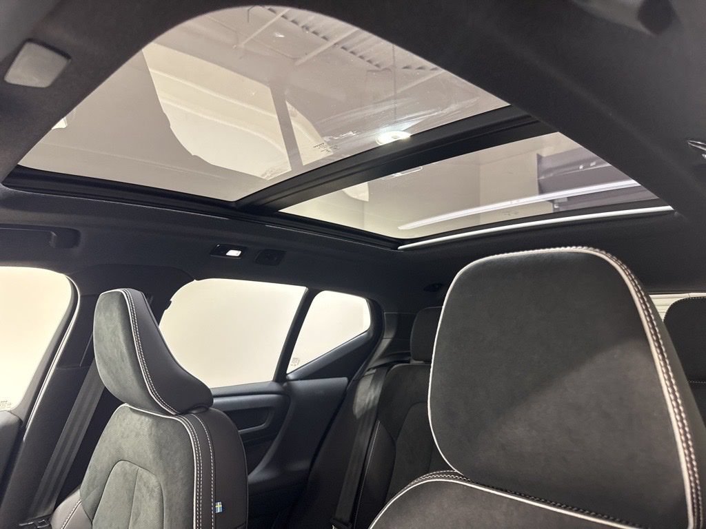 New 2026 Volvo XC40 B5 Ultra w/ Climate Package AWD/4WD image 16