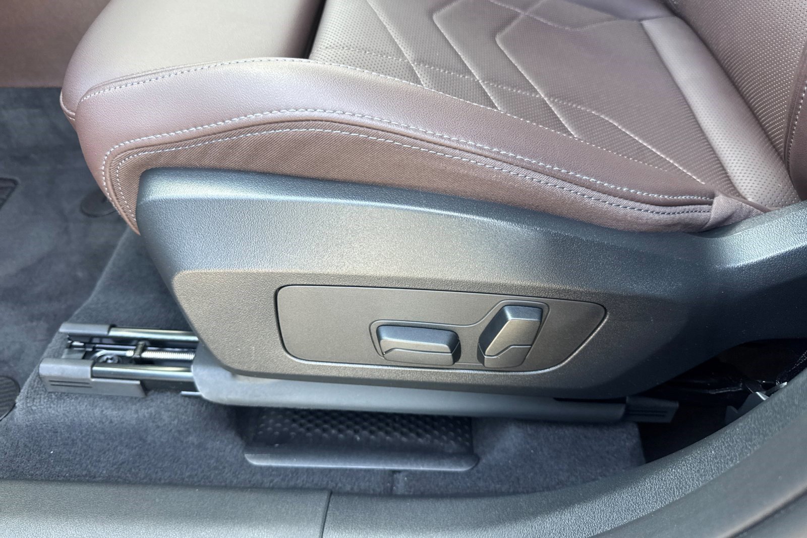 Used 2025 BMW X1 xDrive28i w/ Convenience Package image 13