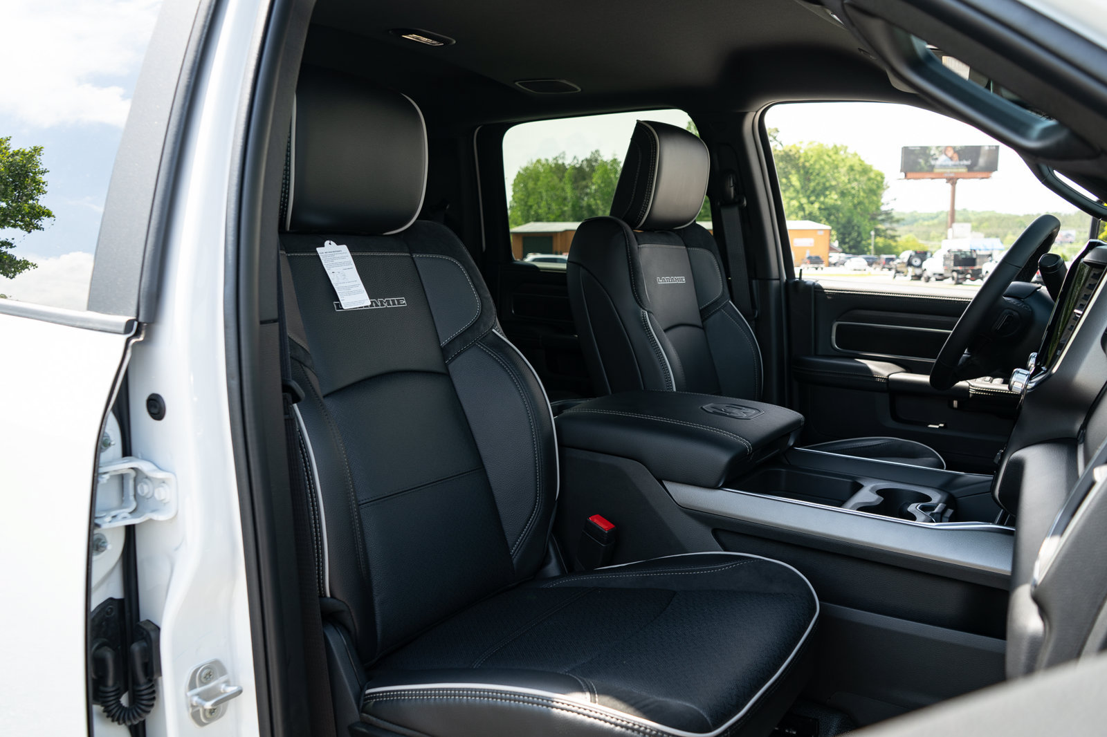 New 2026 RAM 4500 4x4 Crew Cab DRW w/ Laramie Trim Package image 45
