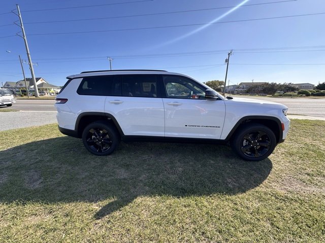 New 2025 Jeep Grand Cherokee L Altitude image 8
