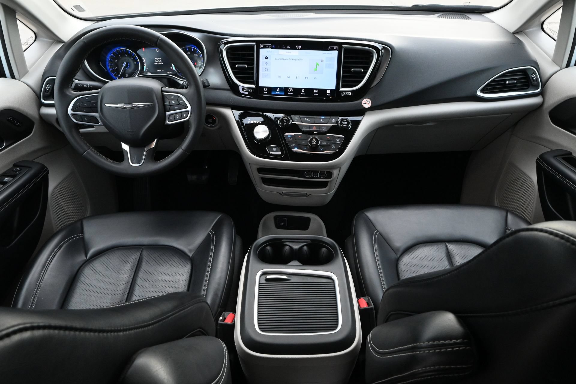 Used 2023 Chrysler Pacifica Touring-L FWD image 8