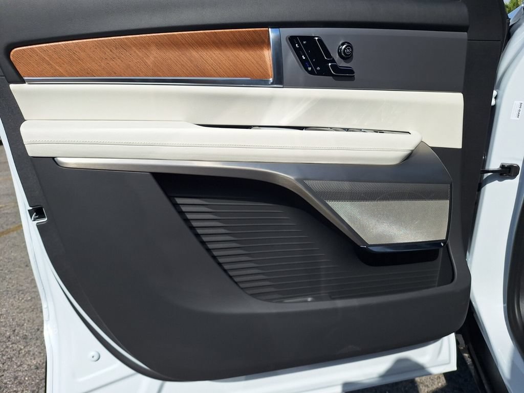New 2027 Cadillac Vistiq Sport w/ LPO, Floor Liner Package AWD/4WD image 34