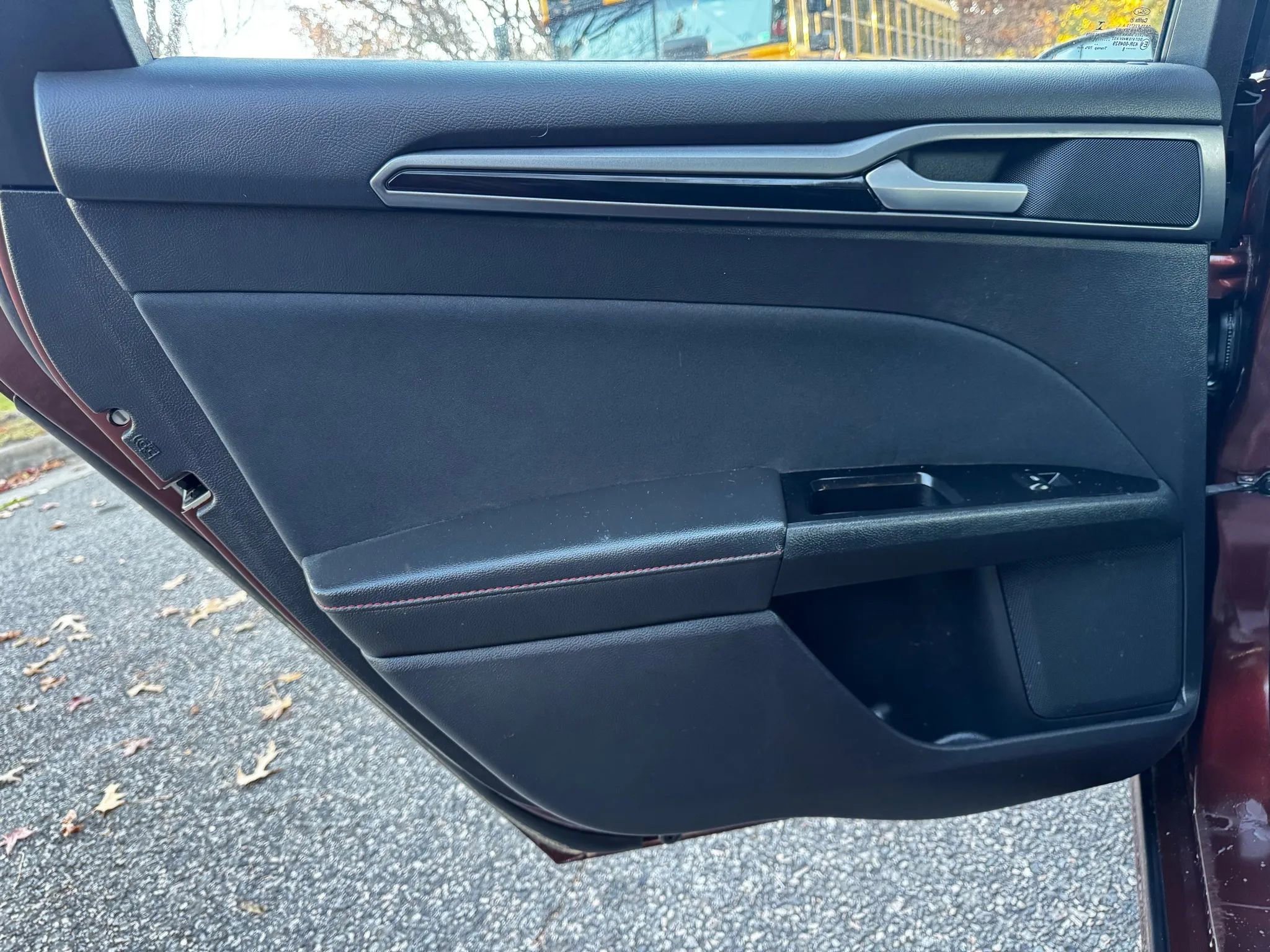 Used 2016 Ford Fusion SE w/ Equipment Group 201A image 10