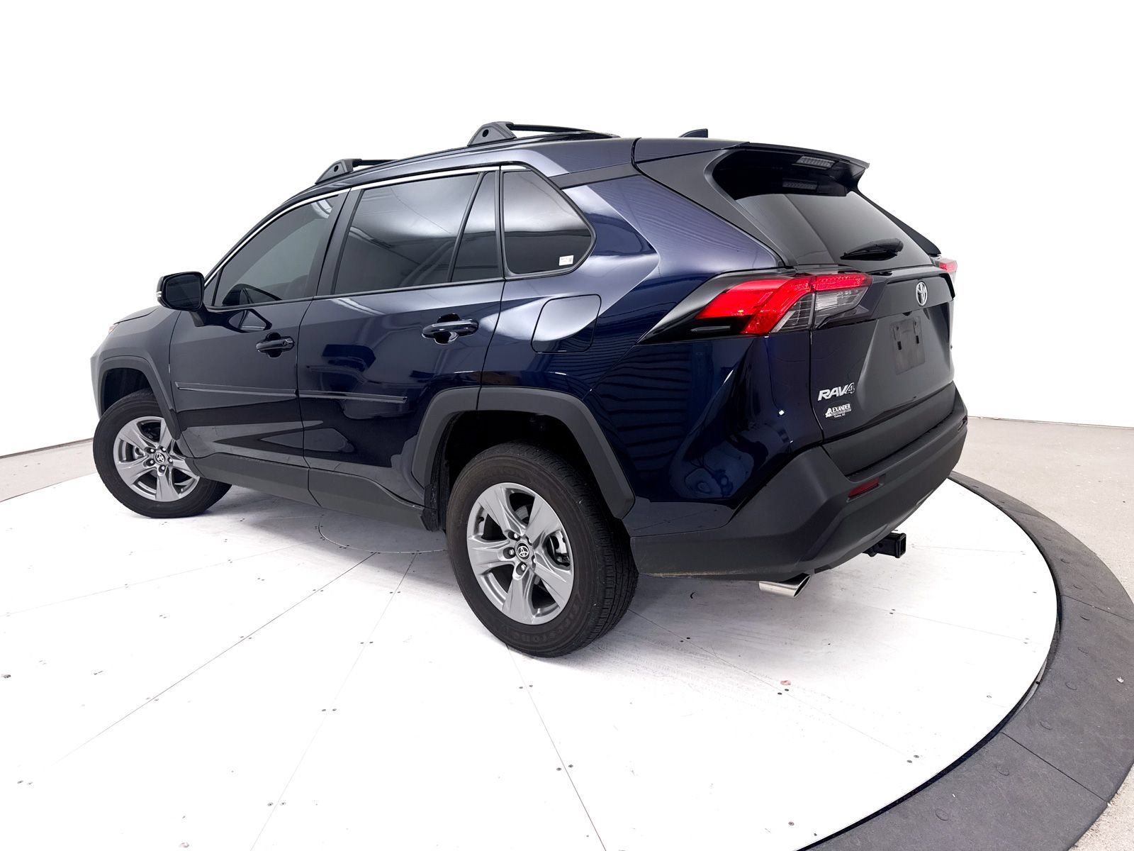 Used 2024 Toyota RAV4 XLE w/ Convenience Package FWD image 2