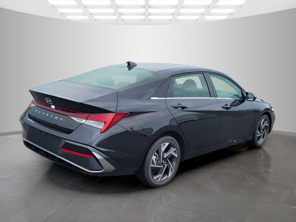 Used 2025 Hyundai Elantra SEL FWD image 6
