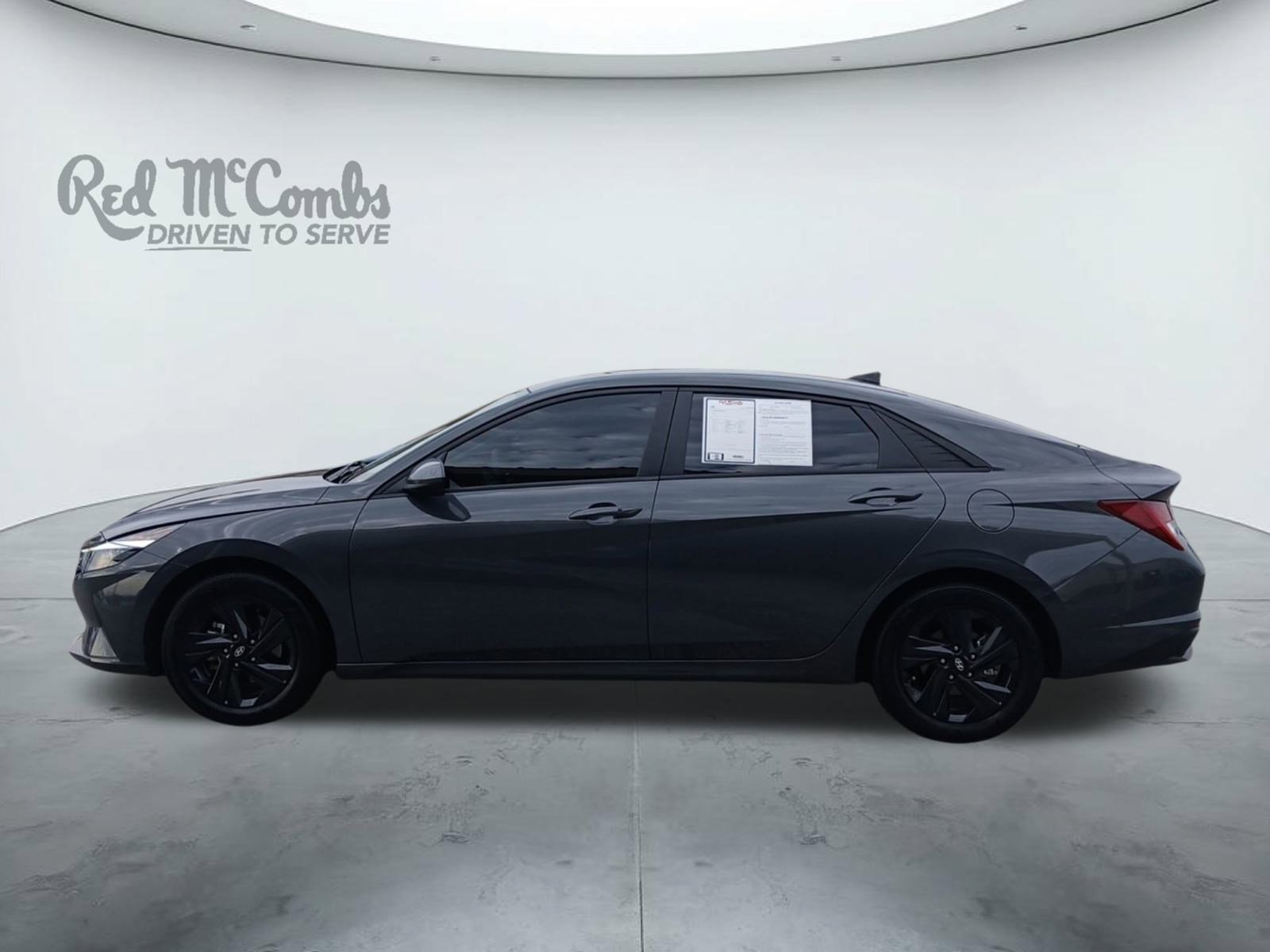 Used 2023 Hyundai Elantra Blue image 2