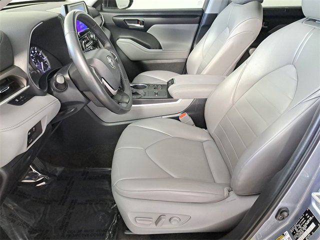 Used 2023 Toyota Highlander XLE image 18