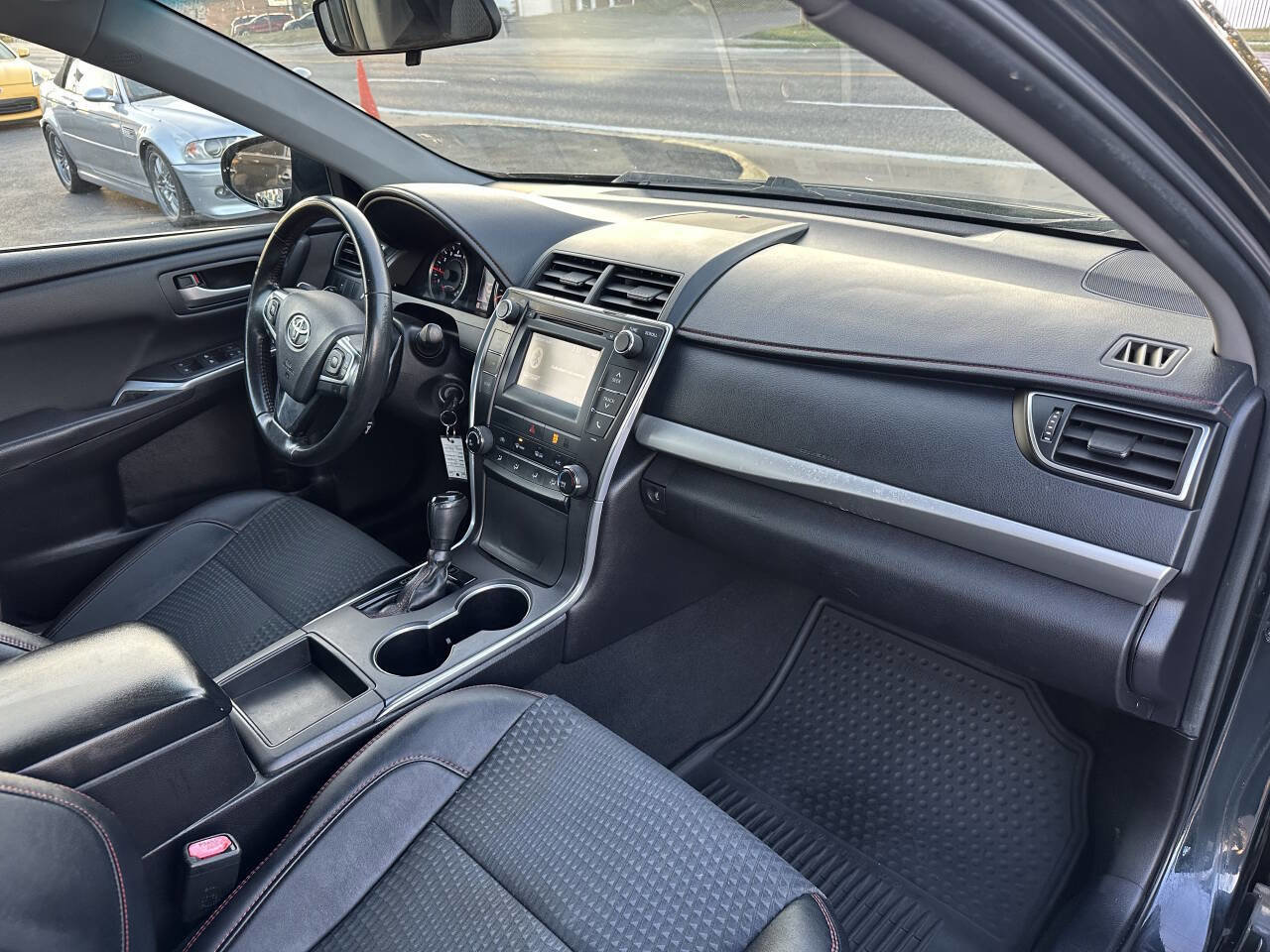 Used 2015 Toyota Camry SE image 10