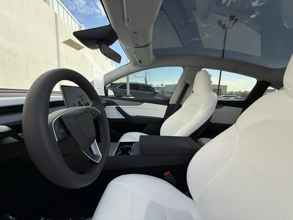 Used 2026 Tesla Model Y 2WD image 5