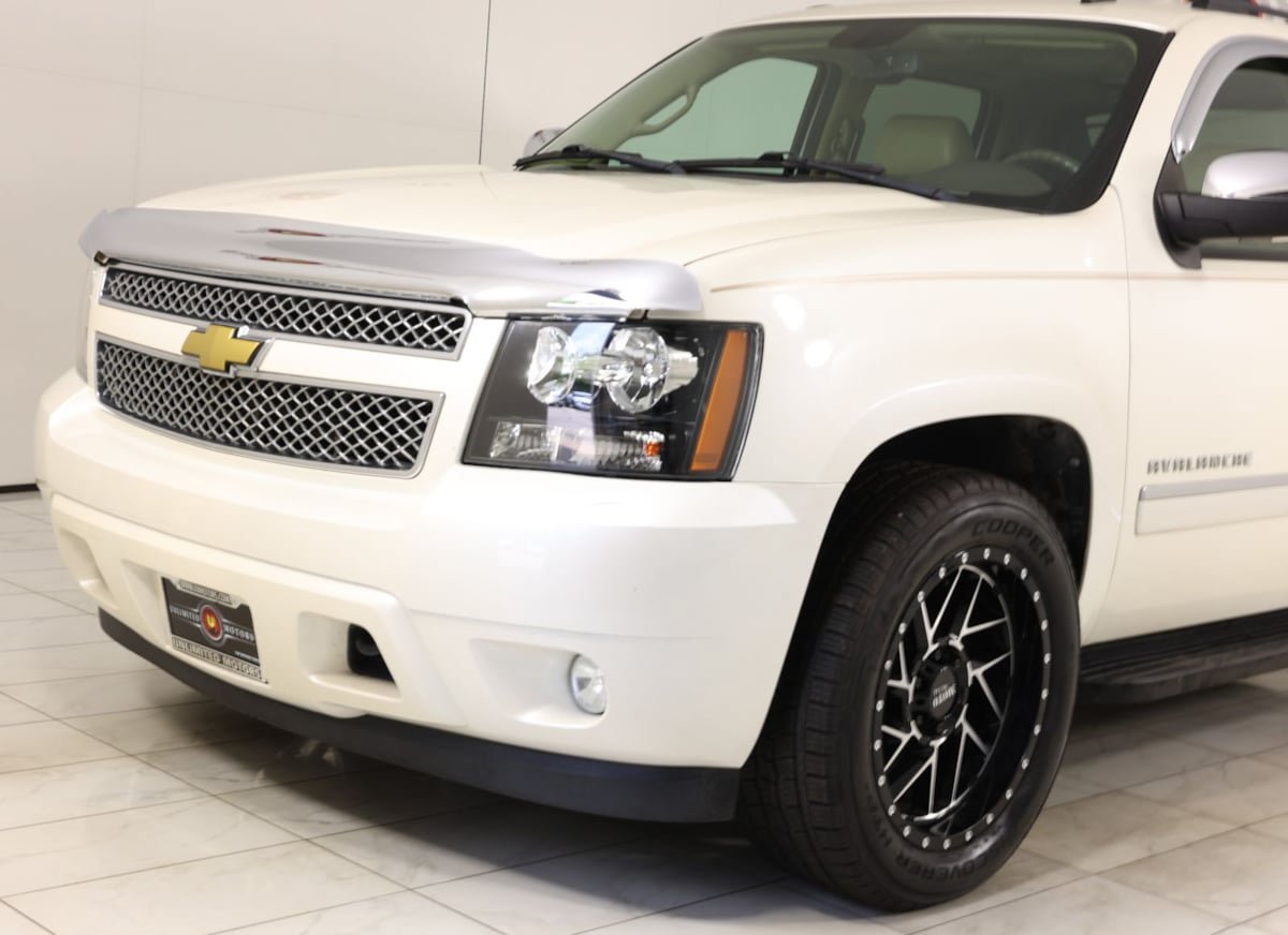 Used 2011 Chevrolet Avalanche LTZ AWD/4WD image 25