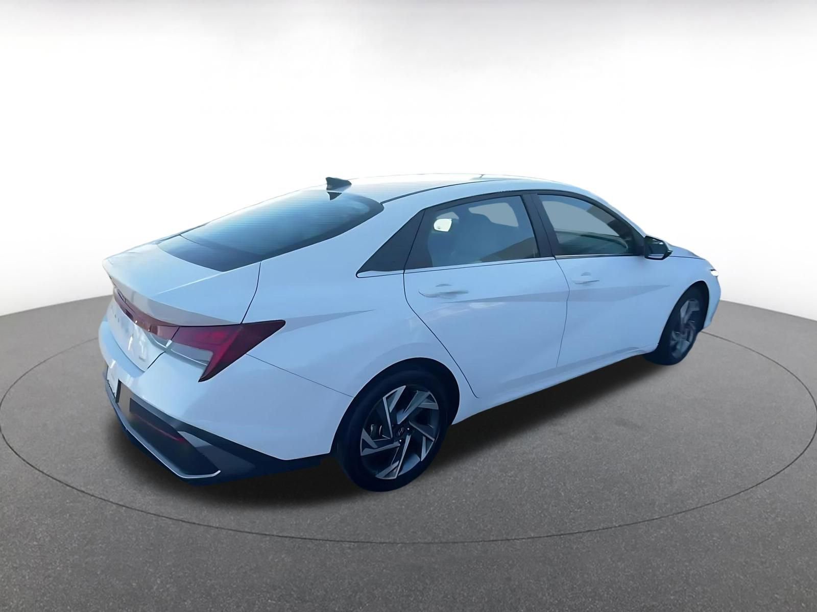 Used 2025 Hyundai Elantra Limited image 14