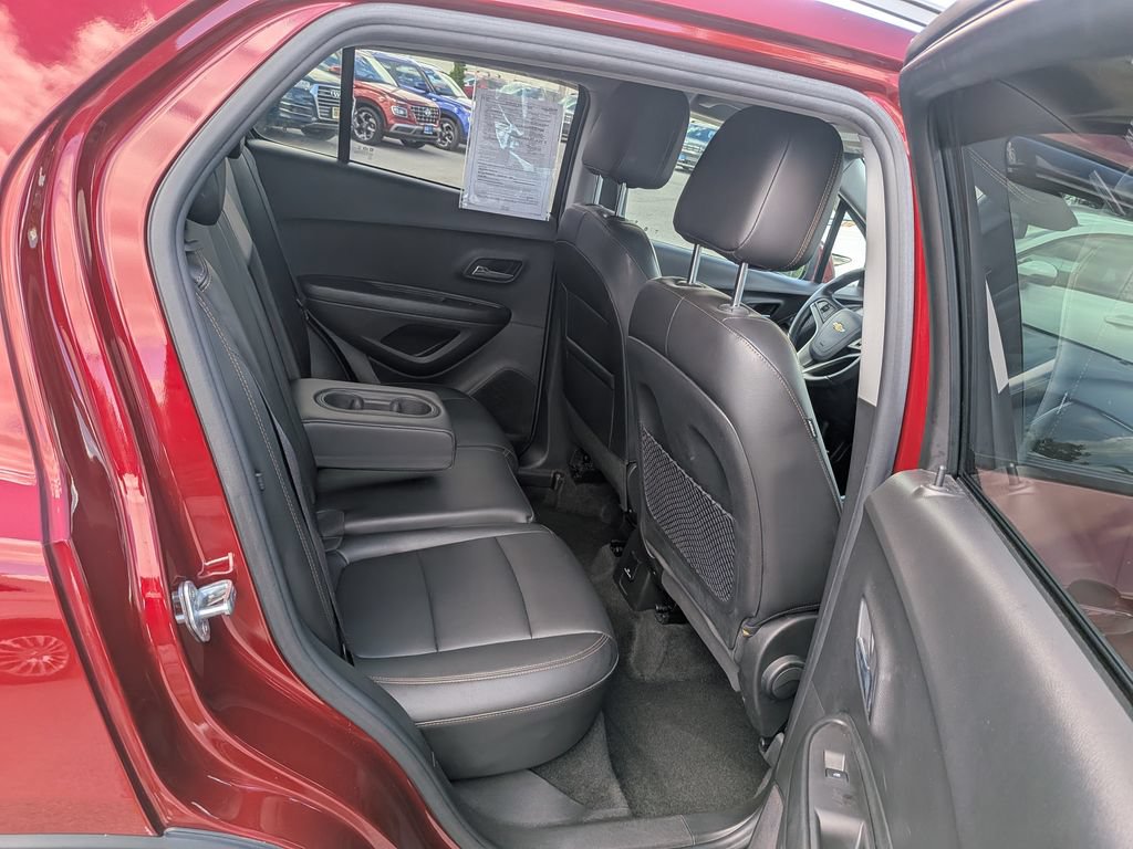 Used 2021 Chevrolet Trax LT w/ Premium Seat Package AWD/4WD image 34