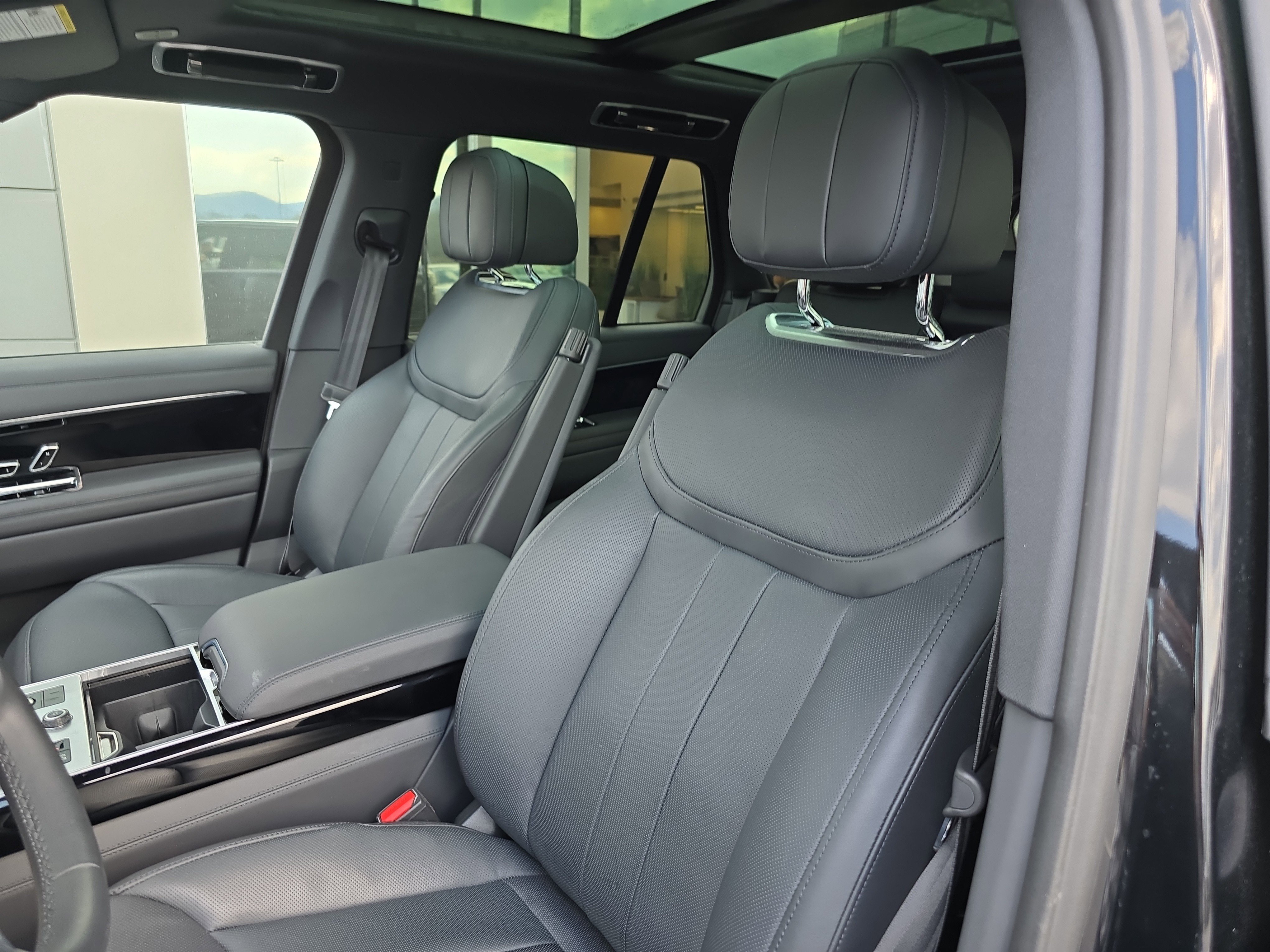 Certified 2023 Land Rover Range Rover SE image 18