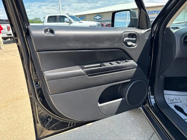 Used 2017 Jeep Patriot Sport w/ Power Value Group FWD image 13