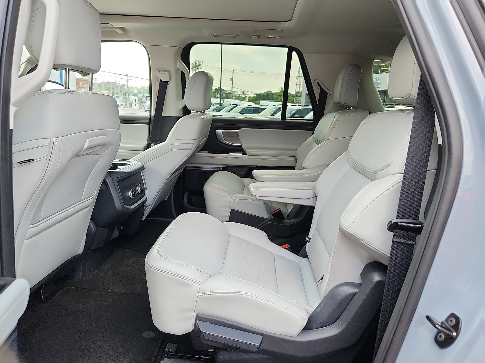 Used 2025 Ford Expedition Max Platinum w/ Driver's Package AWD/4WD image 10