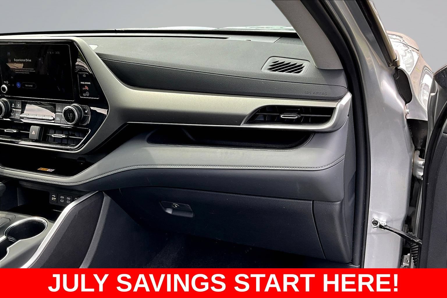 Used 2024 Toyota Highlander XLE AWD/4WD image 35