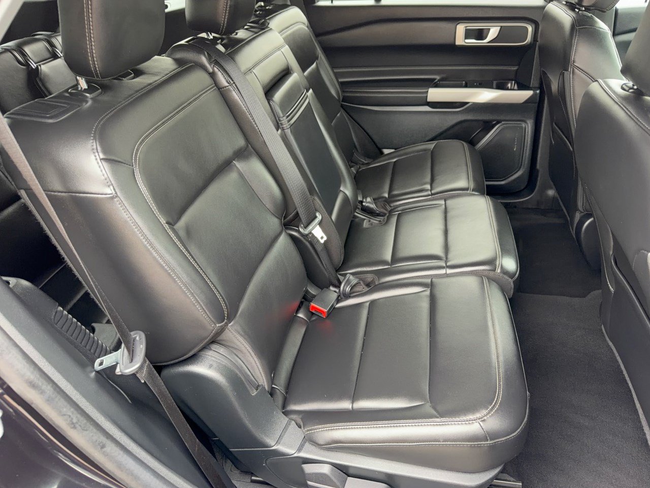 Used 2024 Ford Explorer XLT w/ Equipment Group 202A RWD image 29
