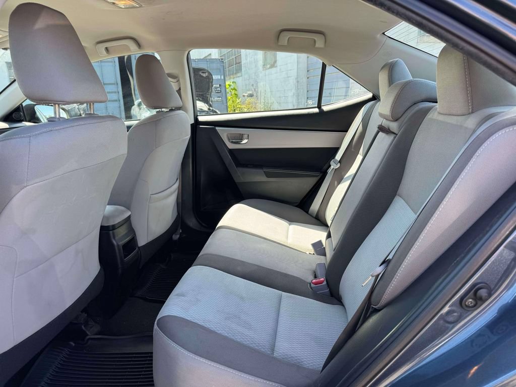 Used 2018 Toyota Corolla LE FWD image 14