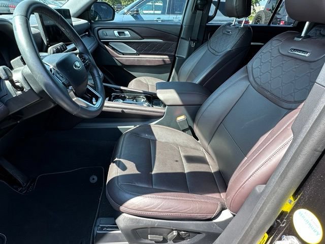 Certified 2025 Ford Explorer Platinum w/ Ultimate Package AWD/4WD image 11
