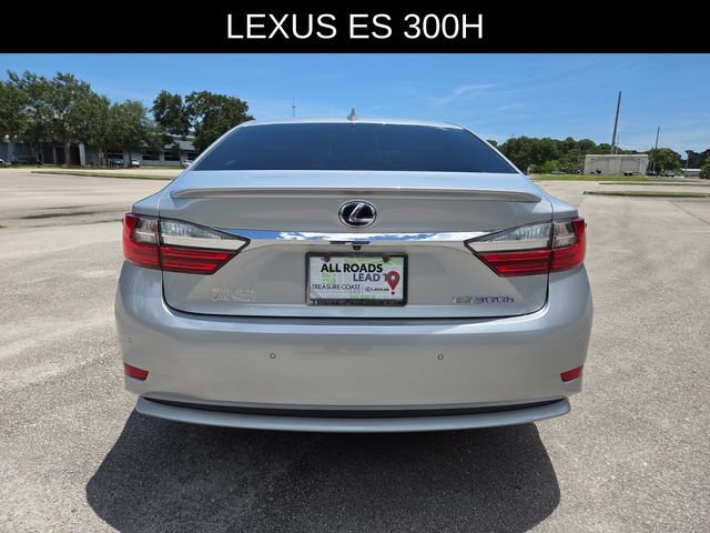 Used 2017 Lexus ES 300h w/ Luxury Package FWD image 4